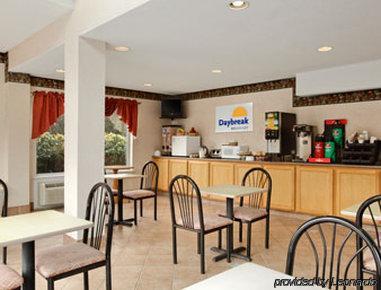 Days Inn & Suites By Wyndham Groton Near The Casinos Екстериор снимка